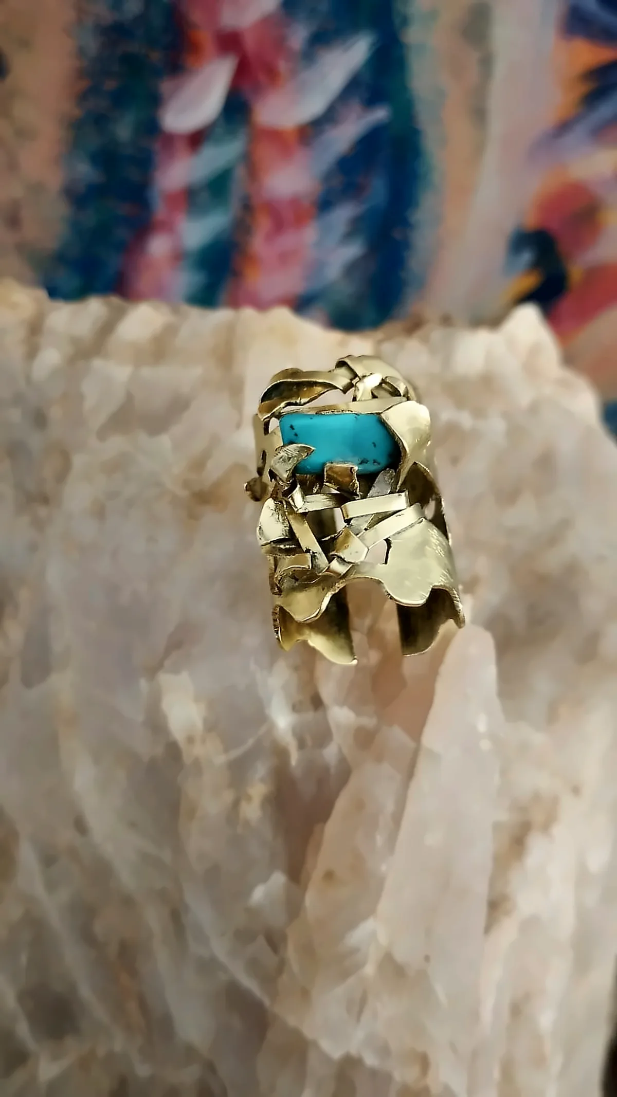 Anillo de autor con gema turquesa