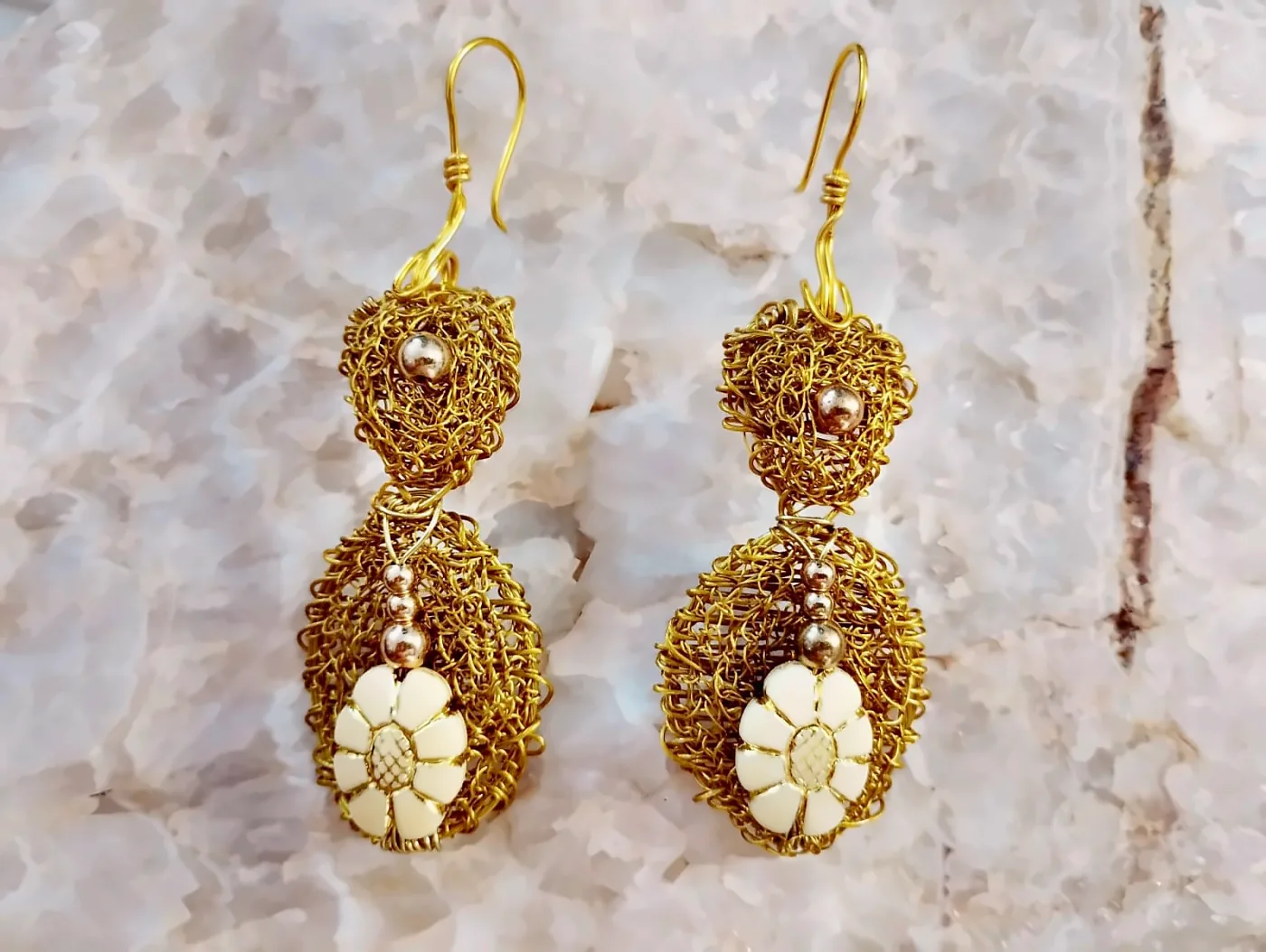 Pendientes colgantes en crochet de alambre