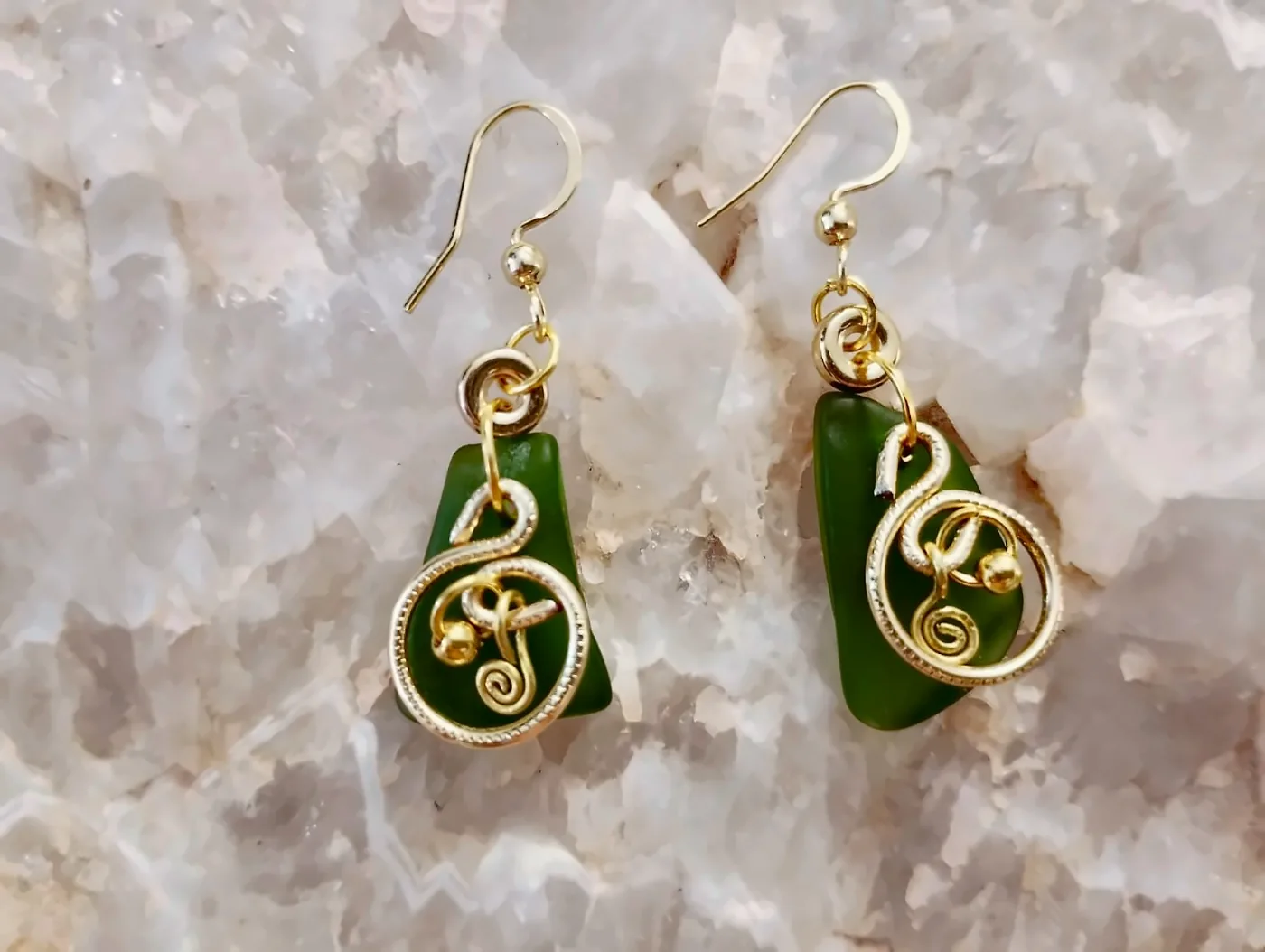 Pendientes circulares con vidrio y espirales