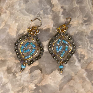 Pendientes Laberinto Mental de Filigrana Escultórica y Espirales Azules