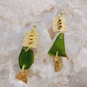 Pendientes Geométricos Mareas de Cristal con Placas de Latón y Vidrio Marino