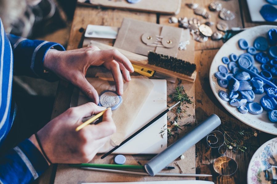 El valor del tiempo en cada pieza: Cómo vender lo artesanal sin aburrir al cliente con detalles técnicos