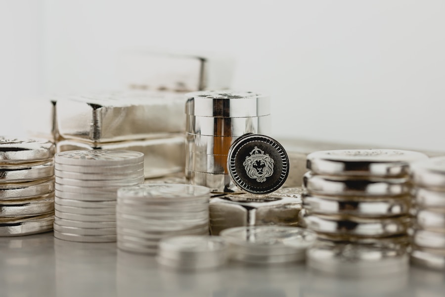 Consejos para resaltar la pátina de la plata oxidada utilizando iluminación cenital y focos de temperatura neutra