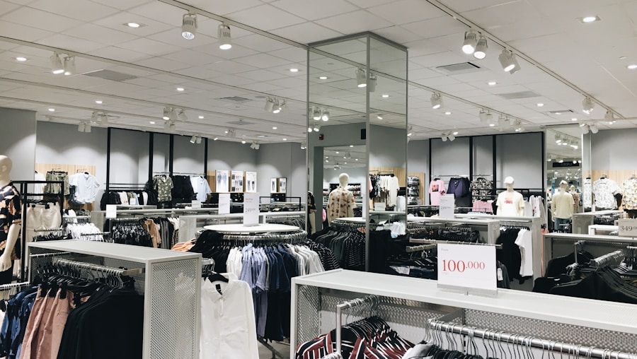 El arte de organizar vitrinas: Cómo utilizar la proporción áurea para un recorrido fluido en tu boutique