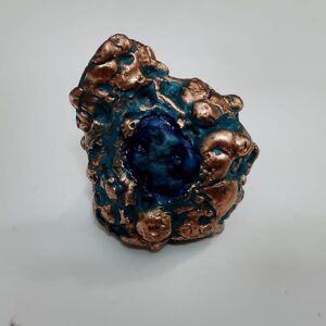Anillo de cobre con pátina azul turquesa y piedra turquesa central