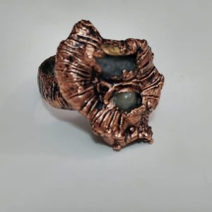 Anillo de cobre acanalado con dos centros minerales